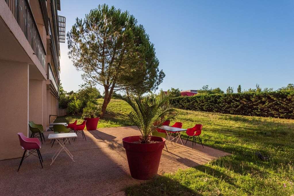 Cerise Valence Aparthotel Exterior photo