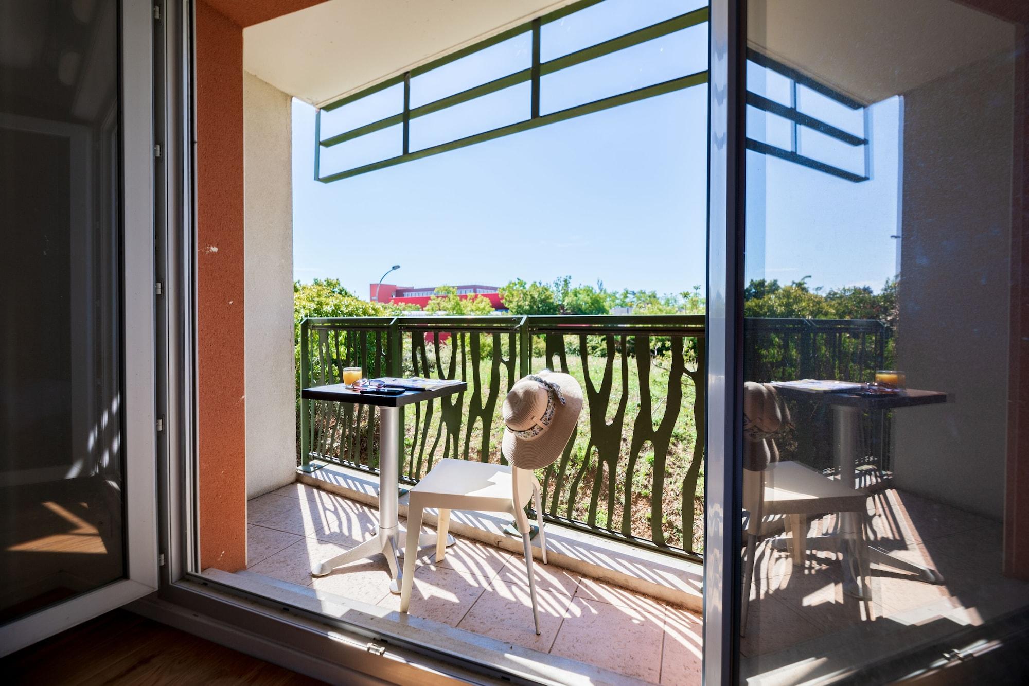 Cerise Valence Aparthotel Exterior photo