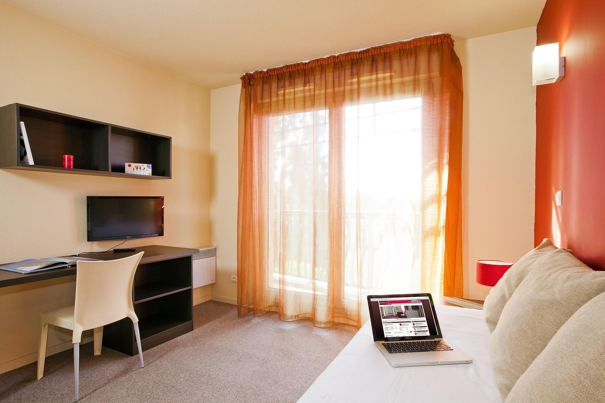Cerise Valence Aparthotel Exterior photo
