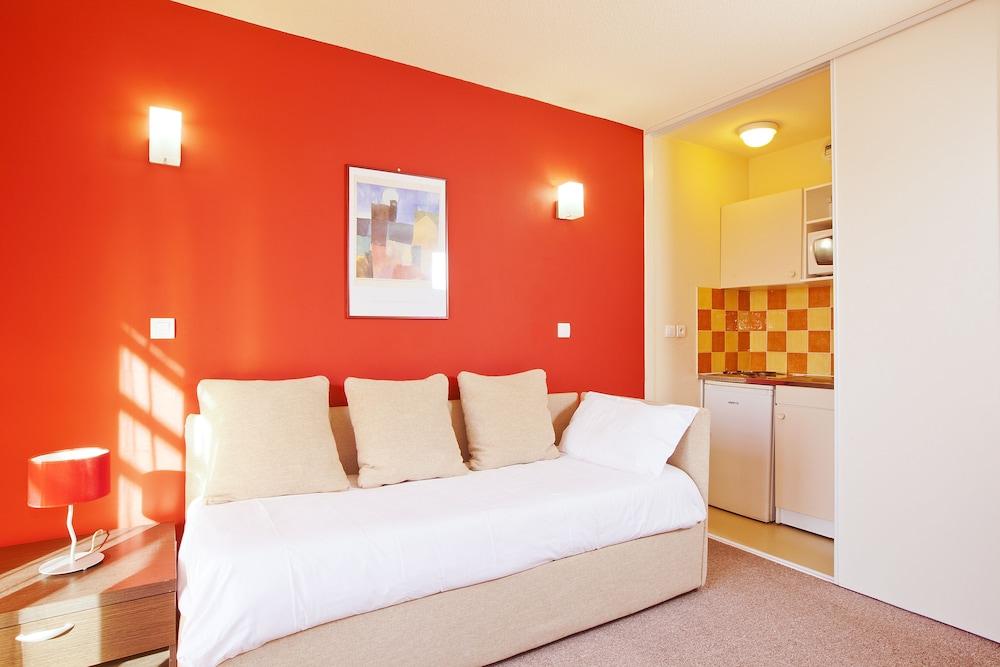 Cerise Valence Aparthotel Exterior photo