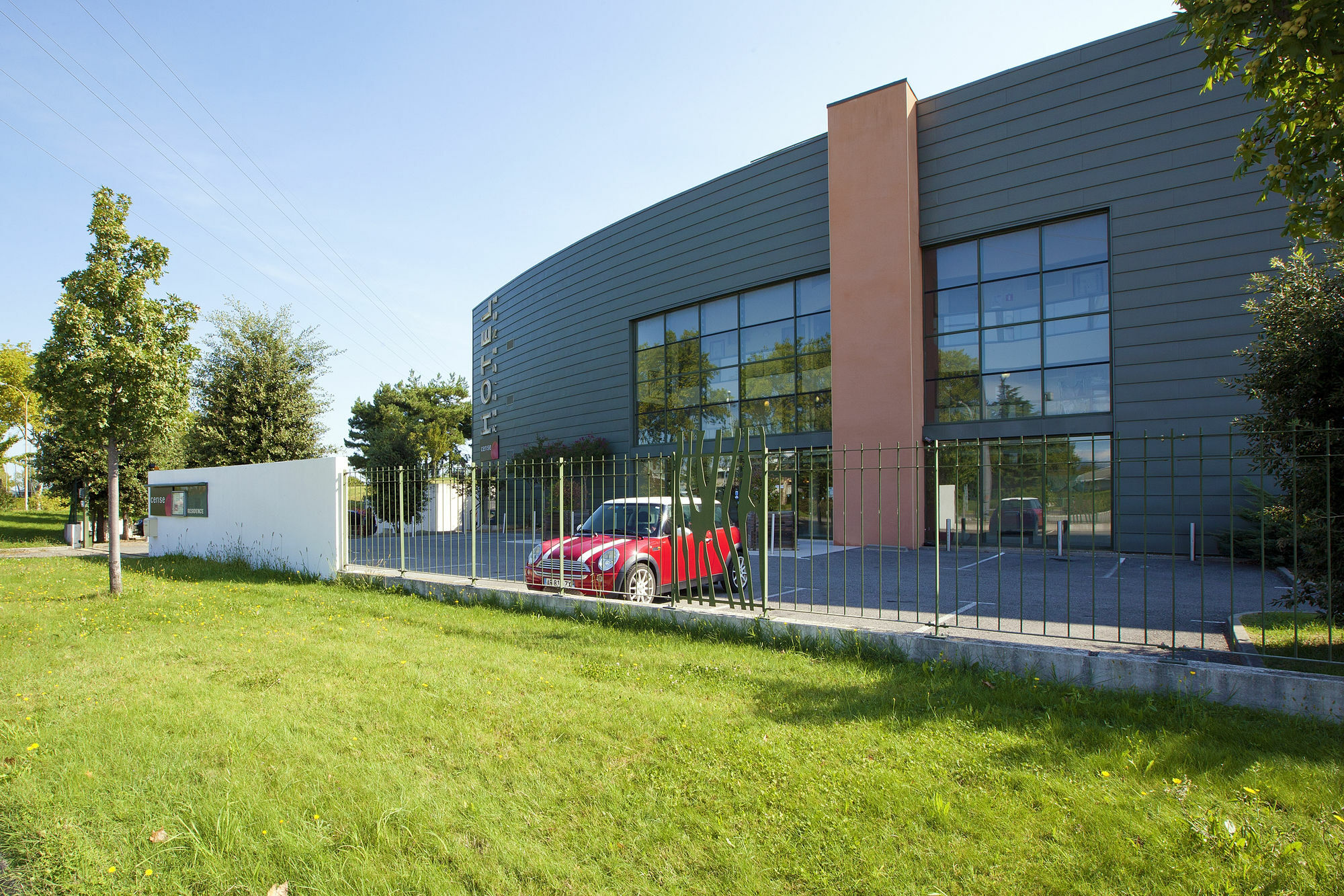 Cerise Valence Aparthotel Exterior photo