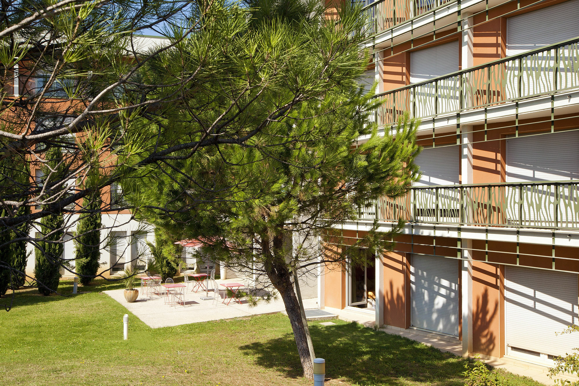 Cerise Valence Aparthotel Exterior photo
